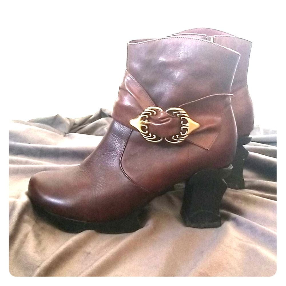 "Natia" bootie NWOT